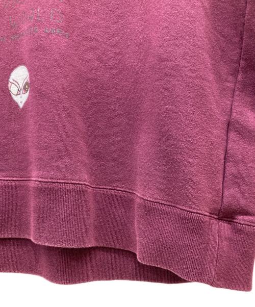 john undercover（ジョンアンダーカバー）john undercover (ジョンアンダーカバー) INVASION OF WORLD スウェット ボルドー サイズ:2の古着・服飾アイテム