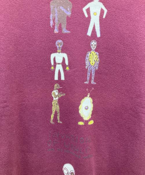 john undercover（ジョンアンダーカバー）john undercover (ジョンアンダーカバー) INVASION OF WORLD スウェット ボルドー サイズ:2の古着・服飾アイテム