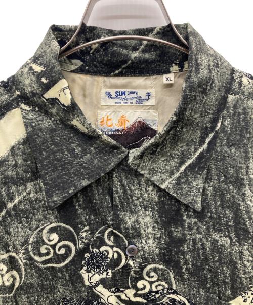 Sun Surf（サンサーフ）Sun Surf (サンサーフ) 葛飾北斎 (カツシカホクサイ) “釈迦御一代記図会・六” アロハシャツ ブラック サイズ:XLの古着・服飾アイテム