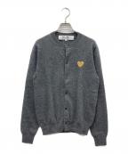 PLAY COMME des GARCONSプレイコムデギャルソン）の古着「Round Neck Cardigan With Gold Emblem」｜グレー