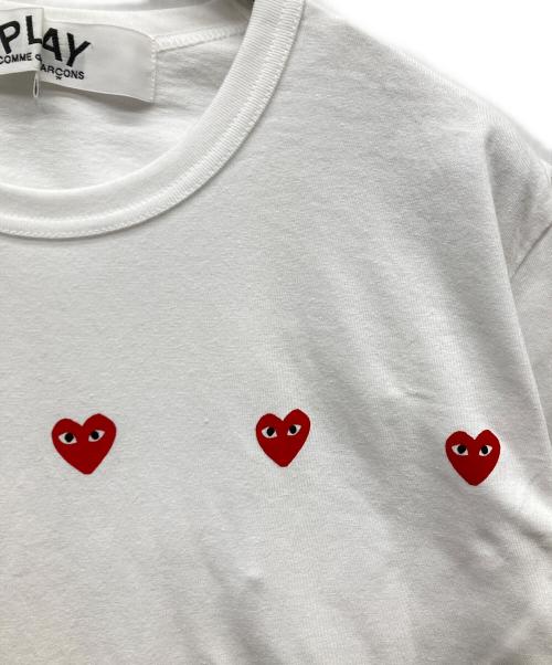 PLAY COMME des GARCONS（プレイコムデギャルソン）PLAY COMME des GARCONS (プレイコムデギャルソン) Printed Triple Small Red Heart T-Shirt ホワイト サイズ:Sの古着・服飾アイテム