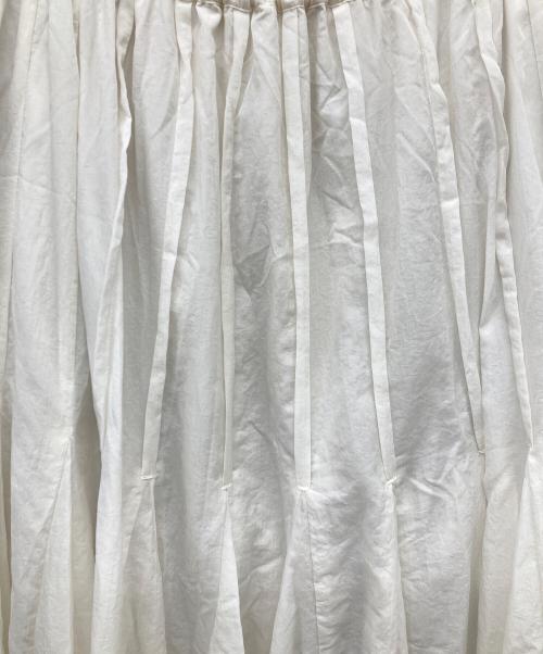 ETRE TOKYO（エトレトウキョウ）ETRE TOKYO (エトレトウキョウ) TOMOCO UNABARA (トモコウナバラ) タックギャザーボリュームスカート ホワイト サイズ:Sの古着・服飾アイテム