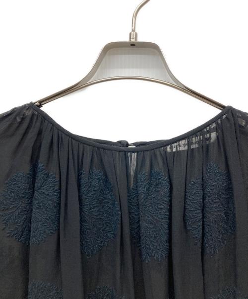 mina perhonen（ミナ ペルホネン）mina perhonen (ミナ ペルホネン) forest dot シルクワンピース ブラック サイズ:40の古着・服飾アイテム