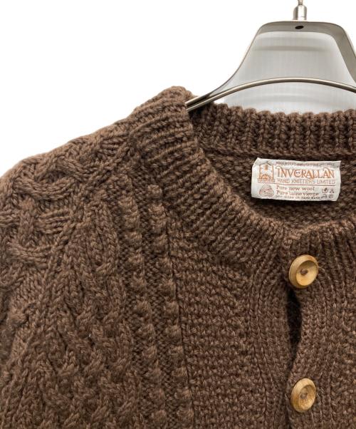 INVERALLAN（インバーアラン）INVERALLAN (インバーアラン) 4A CREW NECK CARDIGAN ブラウン サイズ:なしの古着・服飾アイテム