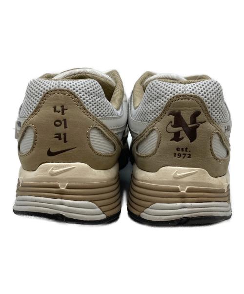 NIKE（ナイキ）NIKE (ナイキ) P-6000 PRM PHOTON DUST ホワイト×ベージュ サイズ:27.5の古着・服飾アイテム