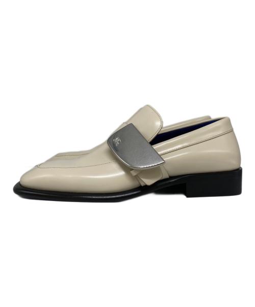 BURBERRY（バーバリー）BURBERRY (バーバリー) SHIELD LOAFER アイボリー サイズ:40の古着・服飾アイテム
