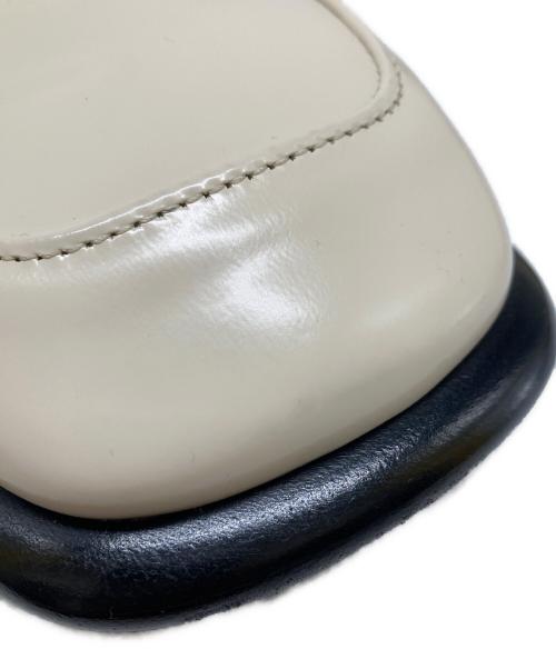 BURBERRY（バーバリー）BURBERRY (バーバリー) SHIELD LOAFER アイボリー サイズ:40の古着・服飾アイテム