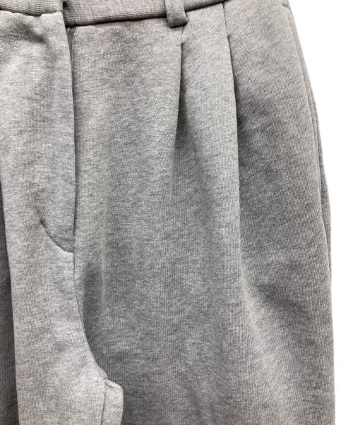 CLANE（クラネ）CLANE (クラネ) TWO TUCK SWEAT PANTS グレーの古着・服飾アイテム