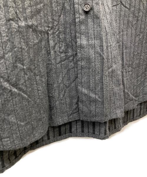 yokosakamoto（ヨウコサカモト）yokosakamoto (ヨウコサカモト) コットンストライプシャツ グレー サイズ:Mの古着・服飾アイテム