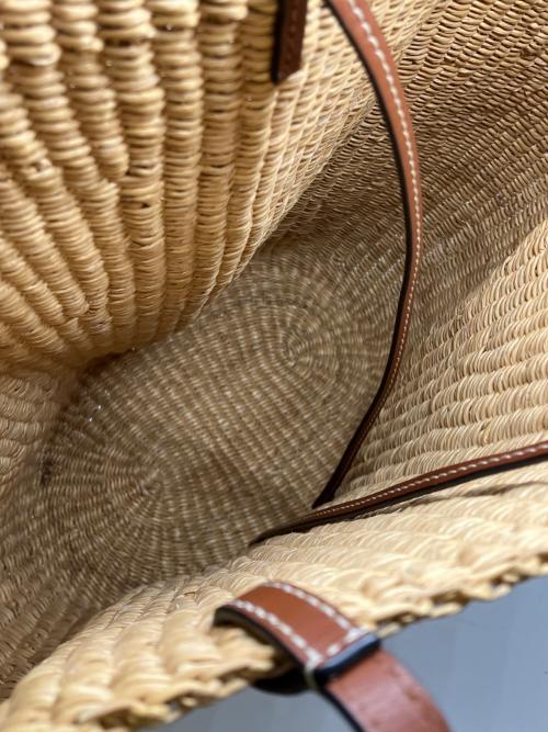 LOEWE（ロエベ）LOEWE (ロエベ) シェルバスケットバッグ ナチュラルの古着・服飾アイテム