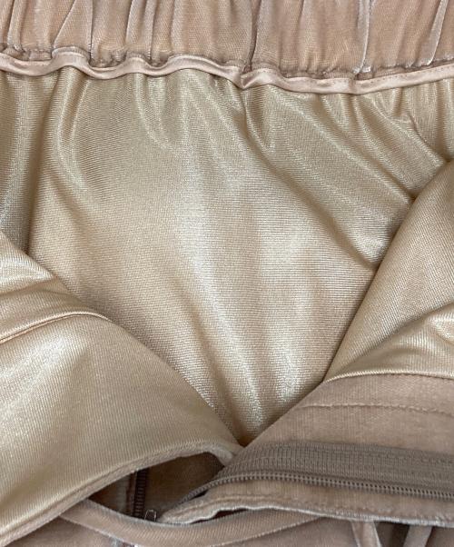 YOSHIE INABA（ヨシエ イナバ）YOSHIE INABA (ヨシエ イナバ) ベルベットAラインスカート ベージュ サイズ:F 未使用品の古着・服飾アイテム