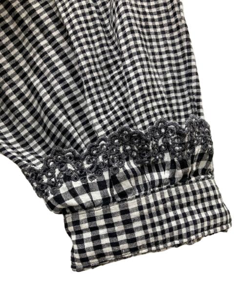 45R（フォーティファイブ・アール）45R (フォーティファイブ・アール) 春風インドカディのフリルブラウス ホワイト×ブラック サイズ:3の古着・服飾アイテム