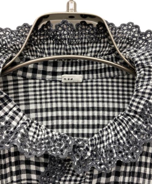 45R（フォーティファイブ・アール）45R (フォーティファイブ・アール) 春風インドカディのフリルブラウス ホワイト×ブラック サイズ:3の古着・服飾アイテム