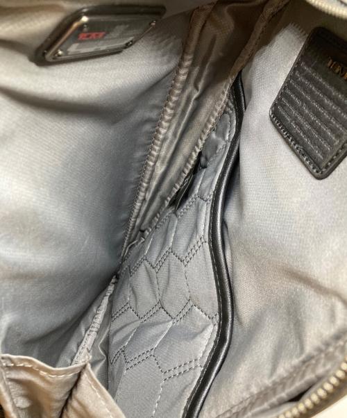 TUMI（トゥミ）TUMI (トゥミ) Harrisonグレゴリースリング ブラック×グレーの古着・服飾アイテム