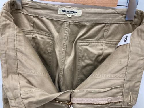 F.O.B FACTORY（エフオービー ファクトリー）F.O.B FACTORY (エフオービー ファクトリー) BAKER PANTS ベージュ サイズ:SIZE 3の古着・服飾アイテム