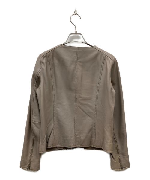 allureville（アルアバイル）allureville (アルアバイル) ノーカラーラムレザーシングルライダース ベージュ サイズ:Mの古着・服飾アイテム