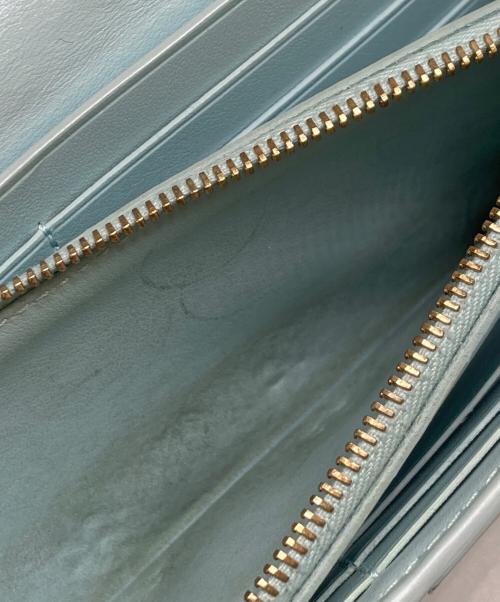 BOTTEGA VENETA（ボッテガベネタ）BOTTEGA VENETA (ボッテガベネタ) イントレチャート ラージフラップウォレット TEAL WASHED(ライトブルー)の古着・服飾アイテム