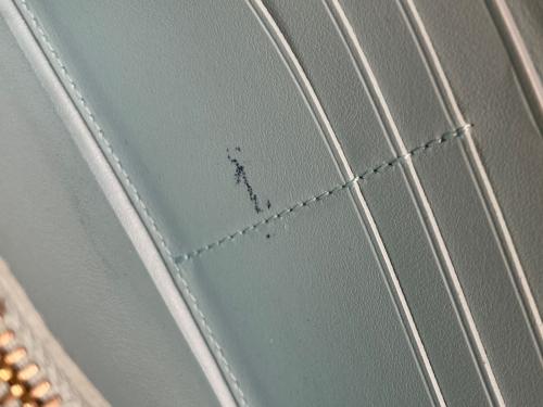 BOTTEGA VENETA（ボッテガベネタ）BOTTEGA VENETA (ボッテガベネタ) イントレチャート ラージフラップウォレット TEAL WASHED(ライトブルー)の古着・服飾アイテム