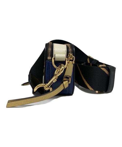 MARC JACOBS（マークジェイコブス）MARC JACOBS (マークジェイコブス) スナップショットショルダーバッグ ゴールドの古着・服飾アイテム