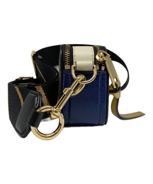 MARC JACOBS（マークジェイコブス）MARC JACOBS (マークジェイコブス) スナップショットショルダーバッグ ゴールドの古着・服飾アイテム