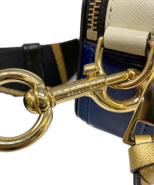 MARC JACOBS（マークジェイコブス）MARC JACOBS (マークジェイコブス) スナップショットショルダーバッグ ゴールドの古着・服飾アイテム