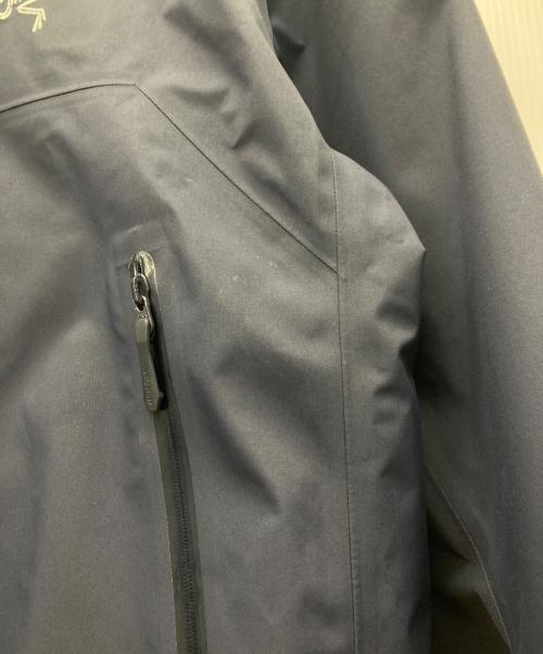 ARC'TERYX（アークテリクス）ARC'TERYX (アークテリクス) BETA JACKET M ネイビー サイズ:SIZE Lの古着・服飾アイテム