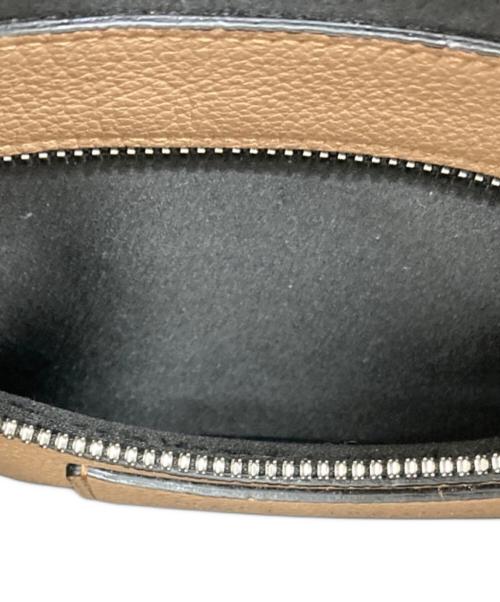 MARC JACOBS（マークジェイコブス）MARC JACOBS (マークジェイコブス) MEDIUM INCOGNITO ブラウン サイズ:-の古着・服飾アイテム