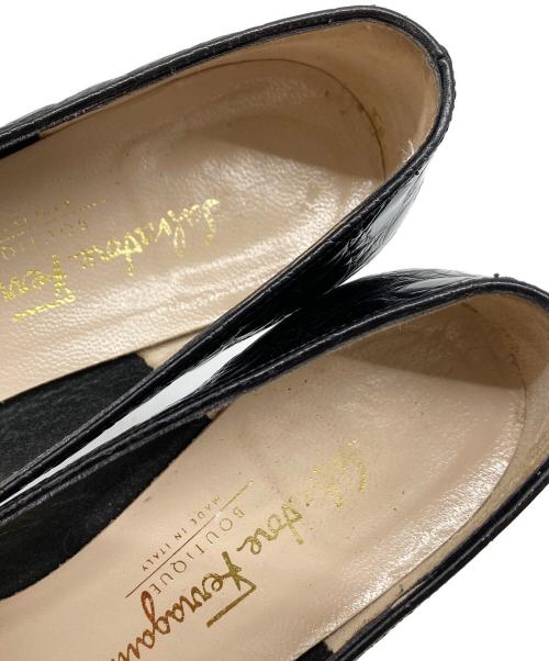 Salvatore Ferragamo（サルヴァトーレ フェラガモ）Salvatore Ferragamo (サルヴァトーレ フェラガモ) 型押しパンプス ブラック サイズ:7 1/2の古着・服飾アイテム