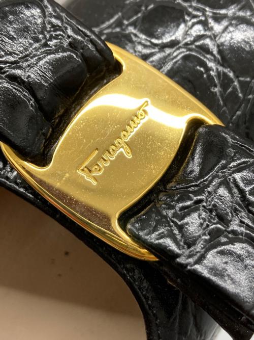 Salvatore Ferragamo（サルヴァトーレ フェラガモ）Salvatore Ferragamo (サルヴァトーレ フェラガモ) 型押しパンプス ブラック サイズ:7 1/2の古着・服飾アイテム