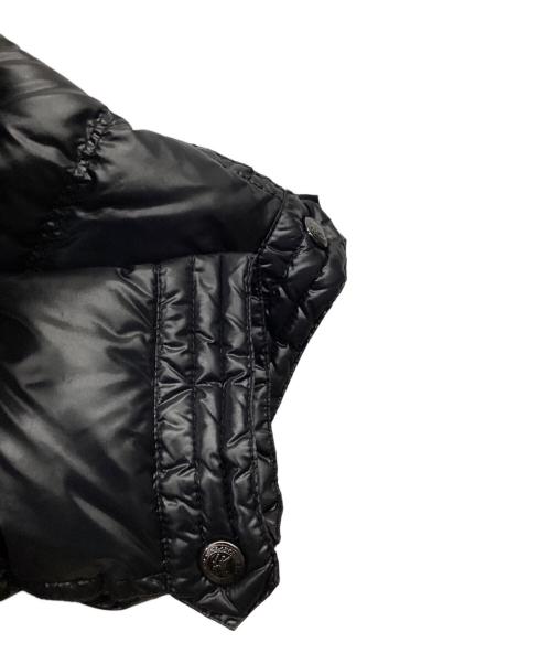 BURBERRY BLACK LABEL（バーバリーブラックレーベル）BURBERRY BLACK LABEL (バーバリーブラックレーベル) ホースロゴ刺繍 フーデッドダウンジャケット ブラック サイズ:Mの古着・服飾アイテム