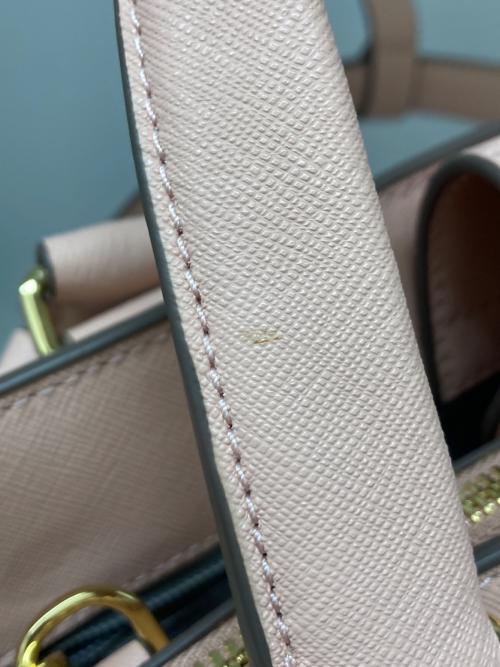 TUMI（トゥミ）TUMI (トゥミ) Saffiano Leather Varek Park Tote ピンクの古着・服飾アイテム