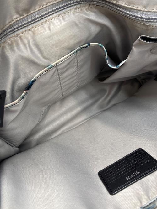 TUMI（トゥミ）TUMI (トゥミ) 総柄ナイロンリュック マルチカラー サイズ:-の古着・服飾アイテム