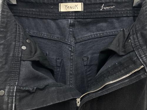 YANUK（ヤヌーク）YANUK (ヤヌーク) LAURA  Curve Tapered ブラック サイズ:24の古着・服飾アイテム