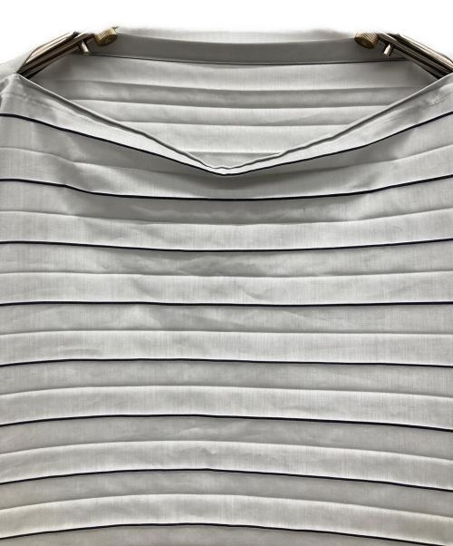 me ISSEY MIYAKE（ミーイッセイ ミヤケ）me ISSEY MIYAKE (ミーイッセイ ミヤケ) ノースリーブプリーツブラウス グレー サイズ:-の古着・服飾アイテム