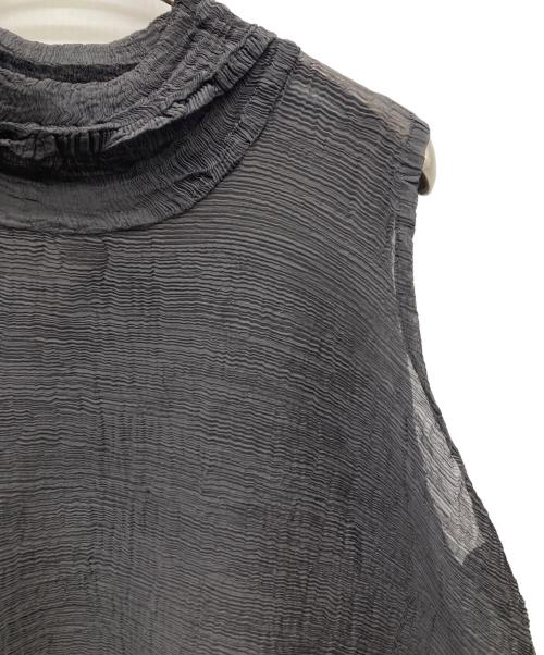 me ISSEY MIYAKE（ミーイッセイ ミヤケ）me ISSEY MIYAKE (ミーイッセイ ミヤケ) シースルークレープボトルネックワンピース グレー サイズ:-の古着・服飾アイテム