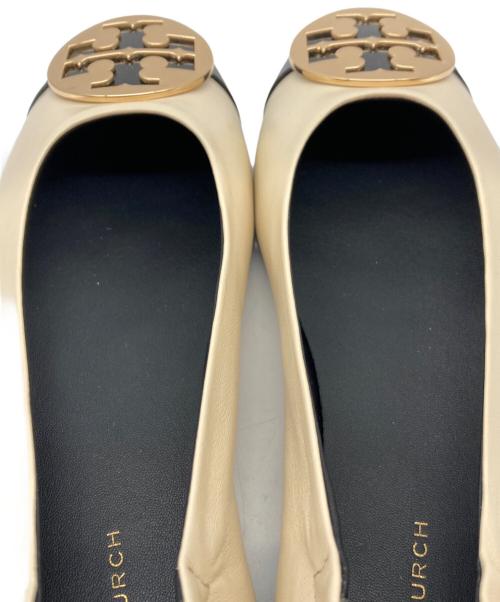 TORY BURCH（トリーバーチ）TORY BURCH (トリーバーチ) クレア キャップ トゥ バレエシューズ ベージュ サイズ:6の古着・服飾アイテム