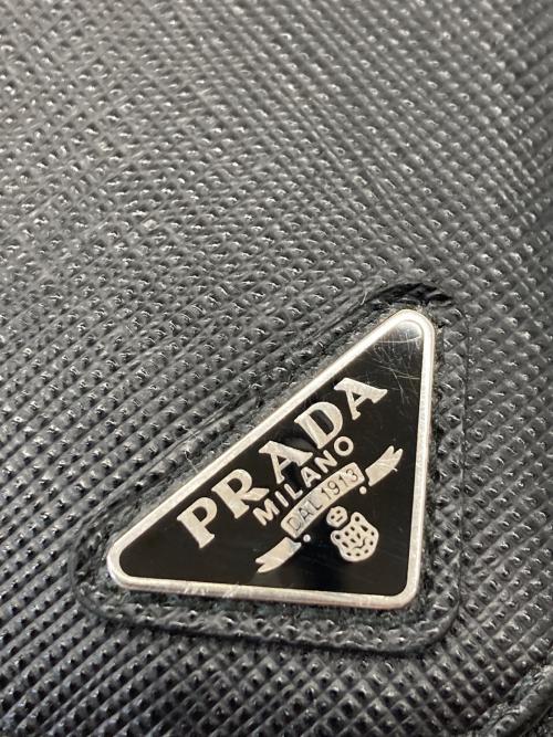 PRADA（プラダ）PRADA (プラダ) SAFFIANO EMBOSS ROUND ZIP WALLET ブラック サイズ:-の古着・服飾アイテム