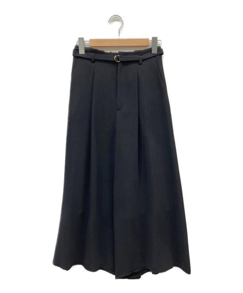 BEARDSLEY（ビアズリー）BEARDSLEY (ビアズリー) タックフレアーパンツ ブラック サイズ:SIZE F 未使用品の古着・服飾アイテム