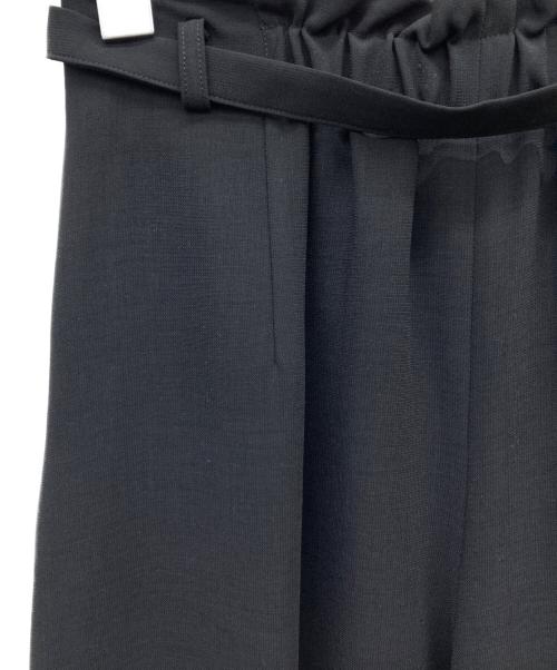 BEARDSLEY（ビアズリー）BEARDSLEY (ビアズリー) タックフレアーパンツ ブラック サイズ:SIZE F 未使用品の古着・服飾アイテム