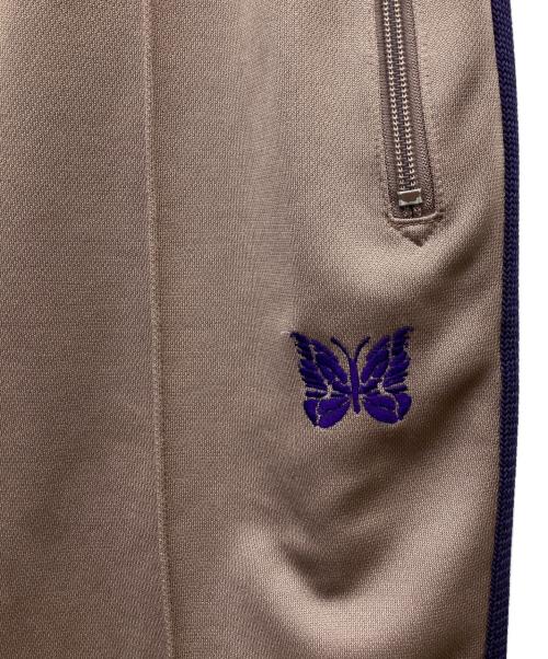 Needles（ニードルズ）Needles (ニードルズ) Boot-Cut Track Pant - Poly Smooth ベージュ サイズ:Lの古着・服飾アイテム