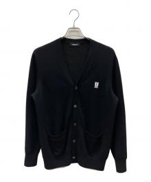 UNDERCOVER（アンダーカバー）の古着「Vネックロゴカーディガン」｜ブラック