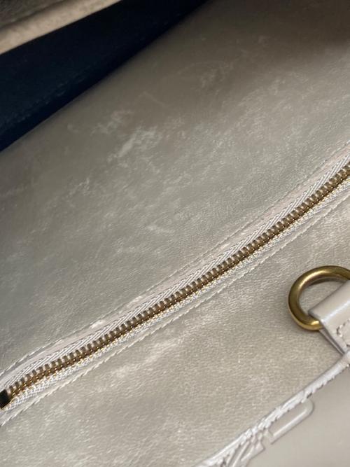BALENCIAGA（バレンシアガ）BALENCIAGA (バレンシアガ) HARDWARE 2.0 S TOTE BAG ベージュ サイズ:-の古着・服飾アイテム