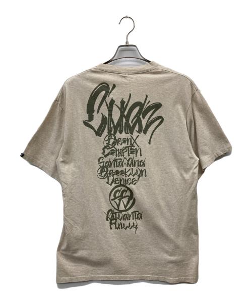 stussy（ステューシー）stussy (ステューシー) WORLD TOUR Tシャツ ベージュ サイズ:Lの古着・服飾アイテム