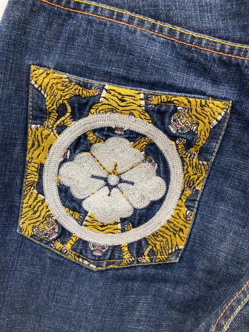 EVISU（エヴィス）EVISU (エヴィス) 家紋刺繍デニムパンツ インディゴ サイズ:SIZE W31×L35の古着・服飾アイテム