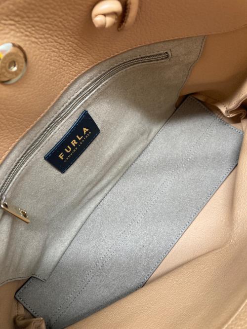 FURLA（フルラ）FURLA (フルラ) ESSENTIAL M TOTE ブラウン サイズ:-の古着・服飾アイテム
