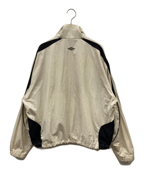 UMBRO（アンブロ）UMBRO (アンブロ) FREAK'S STORE (フリークスストア) 別注 New Nylon Jacket ベージュ×ブラック サイズ:Mの古着・服飾アイテム