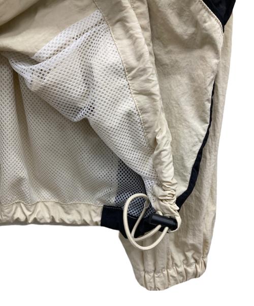 UMBRO（アンブロ）UMBRO (アンブロ) FREAK'S STORE (フリークスストア) 別注 New Nylon Jacket ベージュ×ブラック サイズ:Mの古着・服飾アイテム