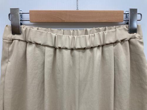 FRAMeWORK（フレームワーク）FRAMeWORK (フレームワーク) ポリエステルツイルリラックスパンツ ベージュ サイズ:SIZE 38の古着・服飾アイテム