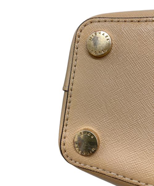 MICHAEL KORS（マイケルコース）MICHAEL KORS (マイケルコース) Savannah Small patenet Saffiano 2WAY ベージュの古着・服飾アイテム