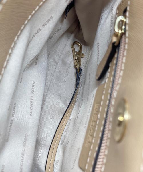 MICHAEL KORS（マイケルコース）MICHAEL KORS (マイケルコース) Savannah Small patenet Saffiano 2WAY ベージュの古着・服飾アイテム